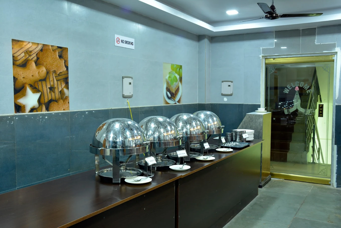 elite square dinning 2