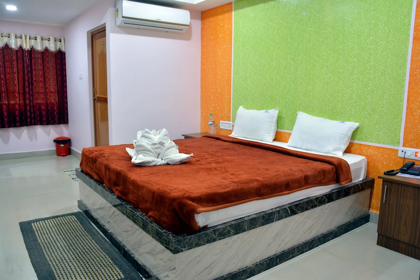 elite square rooms 1